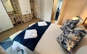 Spacious George Self Catering Apartment For Families, Golfers, Business Travellers And Couples 1 Queen Bed 2 Sleeper Couches