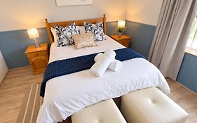 Spacious George Self Catering Apartment For Families, Golfers, Business Travellers And Couples 1 Queen Bed 2 Sleeper Couches